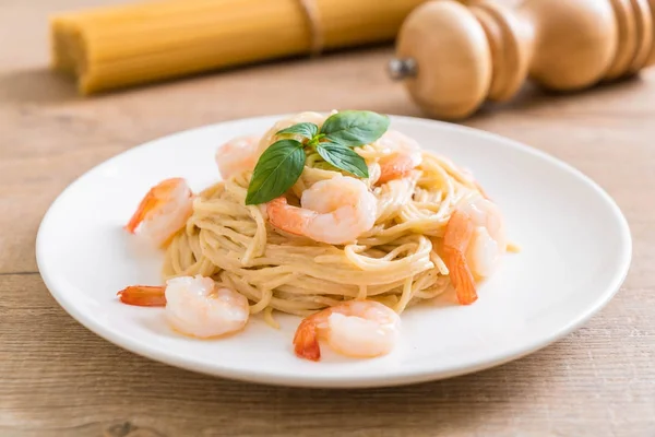 Spaghetti cream cheese white sauce with shrimp — Stock Photo, Image