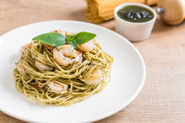 makarna spagetti pesto yeşil ve karides