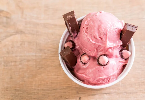 딸기 아이스크림 특 종 — 스톡 사진