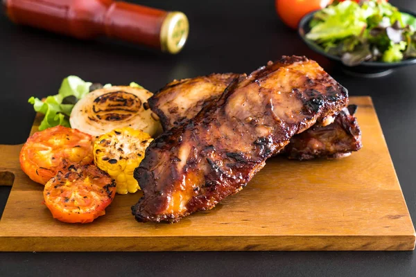 Costillas de cerdo asadas —  Fotos de Stock