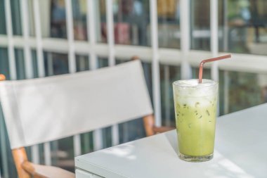 Sütlü buzlu yeşil çay 