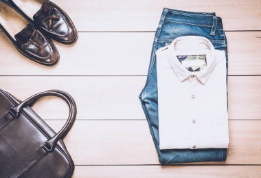 Ahşap arka plan erkekler için giyim