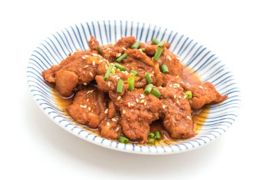 Baharatlı Kore soslu (bulgogi kızarmış domuz eti) 