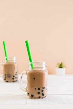 Köpüklü sütlü çay