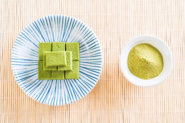 yumuşak çikolata yeşil çay 