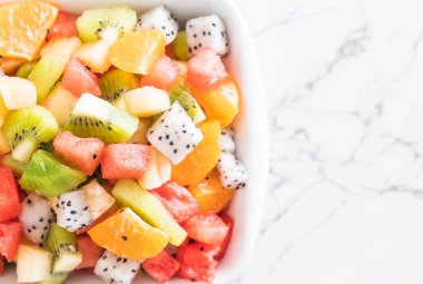 dilimlenmiş meyve karışımı 