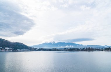 Dağ Fuji San ile bulutlu 