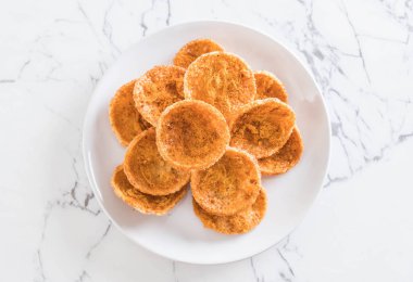 kurutulmuş rendelenmiş domuz etinin pirinç kraker