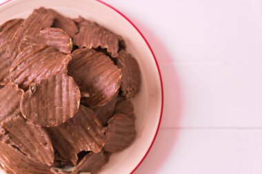 patates cipsi çikolata ile