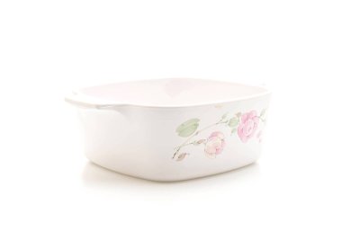 beyaz arkaplanda kase