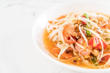 Baharatlı papaya salatası (geleneksel Tay gıda) 