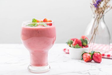 çilek smoothies milkshake