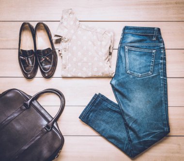 Ahşap arka plan erkekler için giyim