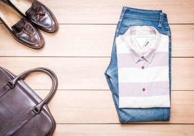 Ahşap arka plan erkekler için giyim