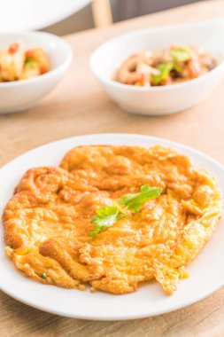 omlet veya kızarmış çırpılmış yumurta