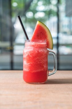 karpuz smoothies kavanoz