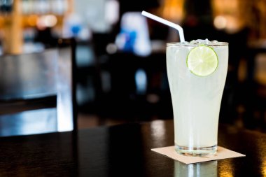 buzlu limonlu soda cam