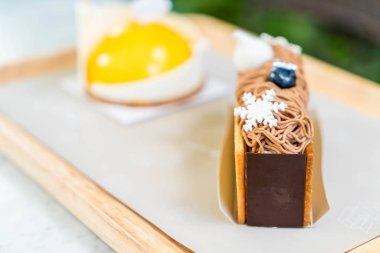 Kahveli kek ile bisküvi