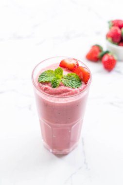 çilek smoothies milkshake
