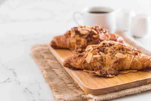 Croissant with almonds — Stock Photo, Image