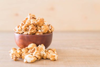 Patlamış Mısır ile karamel