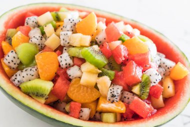 dilimlenmiş meyve karışımı 