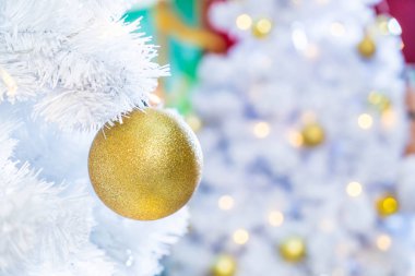 Noel top dekorasyon Noel ağacı üzerinde