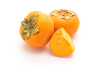 Beyaz arkaplanda taze hurma