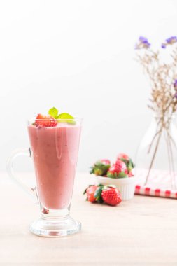 çilek smoothies milkshake