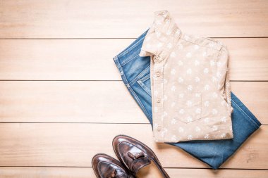 Ahşap arka plan erkekler için giyim