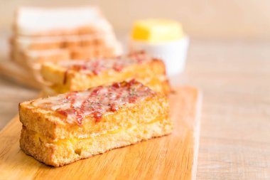 croque monsieur bacon ans egg sandwich