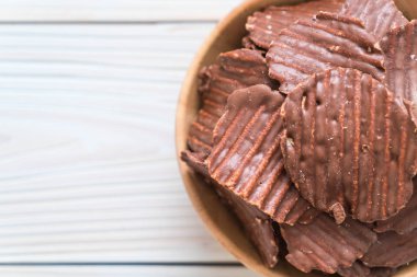 patates cipsi çikolata ile