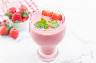 çilek smoothies milkshake