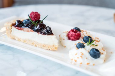 yaban mersini peynirli kek