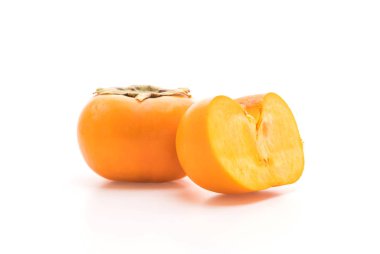 Beyaz arkaplanda taze hurma