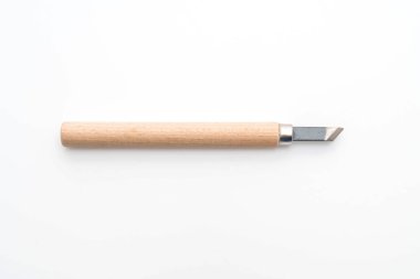 Beyaz arka plan üzerinde düz, gravür, yuvarlak ve üçgen bıçak