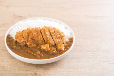 pirinç Köri soslu kızarmış pirzola domuz eti