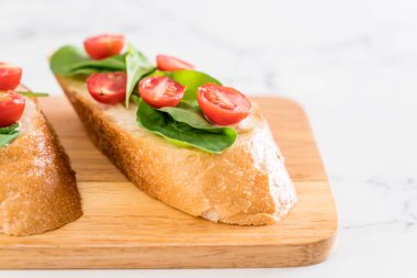 roka ve domates ekmek 