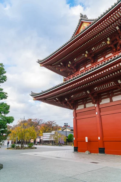 Hermosa arquitectura en el Templo Sensoji alrededor del área de Asakusa en — Foto de Stock