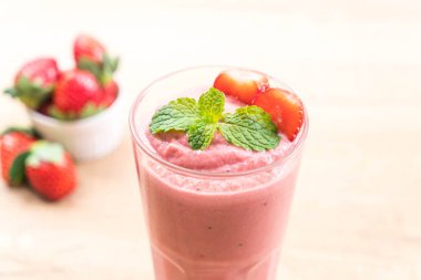 çilek smoothies milkshake