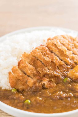 pirinç Köri soslu kızarmış pirzola domuz eti