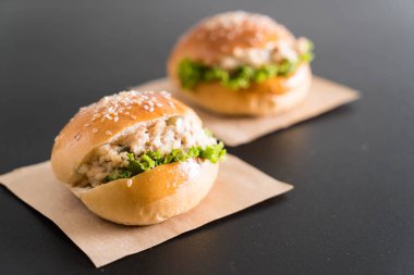 ton balığı mini burger