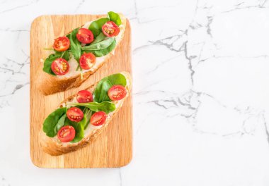 roka ve domates ekmek 