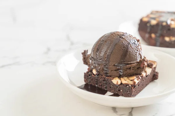 Chocolate brownies with chocolate ice cream — Stock Photo, Image