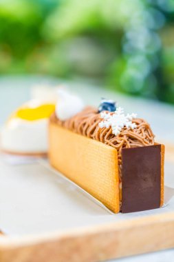 Kahveli kek ile bisküvi