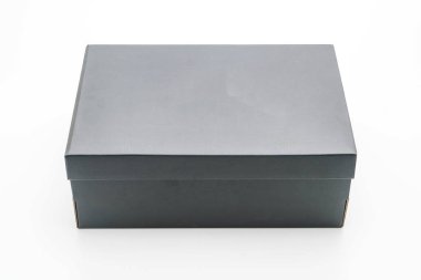 Siyah ayakkabı kutusu