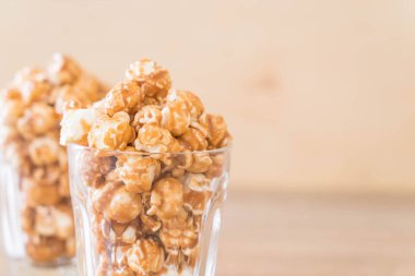 Patlamış Mısır ile karamel