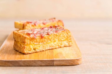 croque monsieur bacon ans egg sandwich