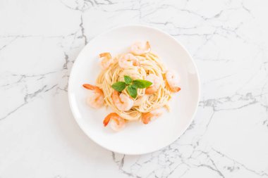 Spagetti krem peynir beyaz soslu karides