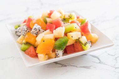 dilimlenmiş meyve karışımı 